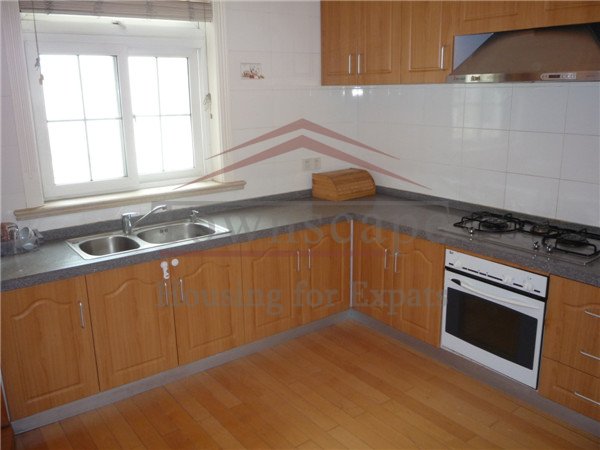  Big bright apartment for rent near Peoples Square L 1, 2 & 8