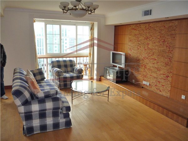  Big bright apartment for rent near Peoples Square L 1, 2 & 8