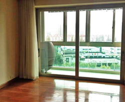 Unfurnished 3 BR Bright apartment for rent near Jiao Tong uni
