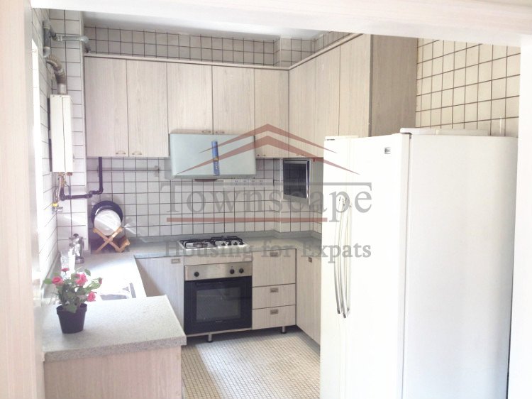 xinle road for rent Renovated and wall heated old apartment near Middle Huaihai road