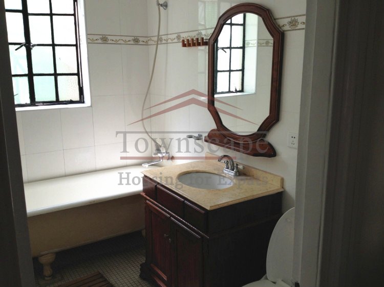 huaihai road apartment for rent Renovated and wall heated old apartment near Middle Huaihai road