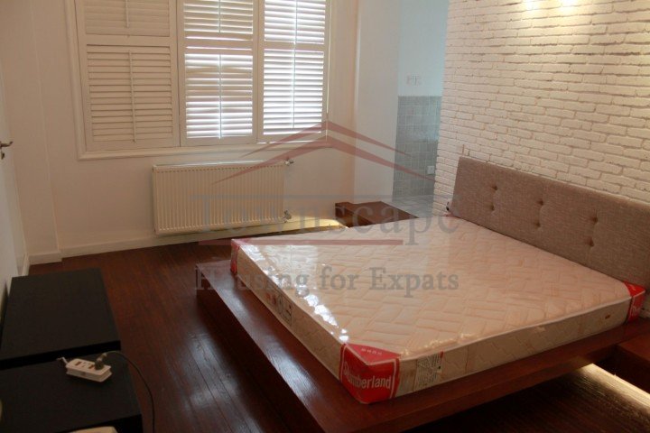 Changshou apartment for rent shanghai Old apartment with terrace for rent on Changshou road