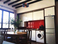 Old apartment with wall heating for rent near Huashan road