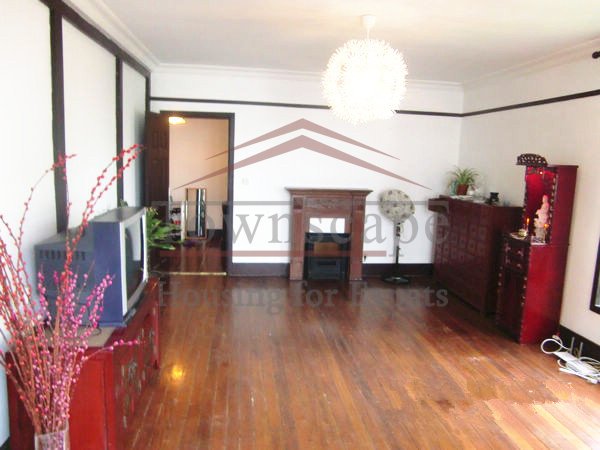 two floor rent old apartment Shanghai 2 Level lane house with roof terrace in center of French Concession
