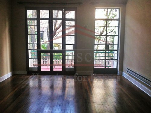 propertie rent in shanghai Unfurnished 2 level lane house with roof terrace and garden