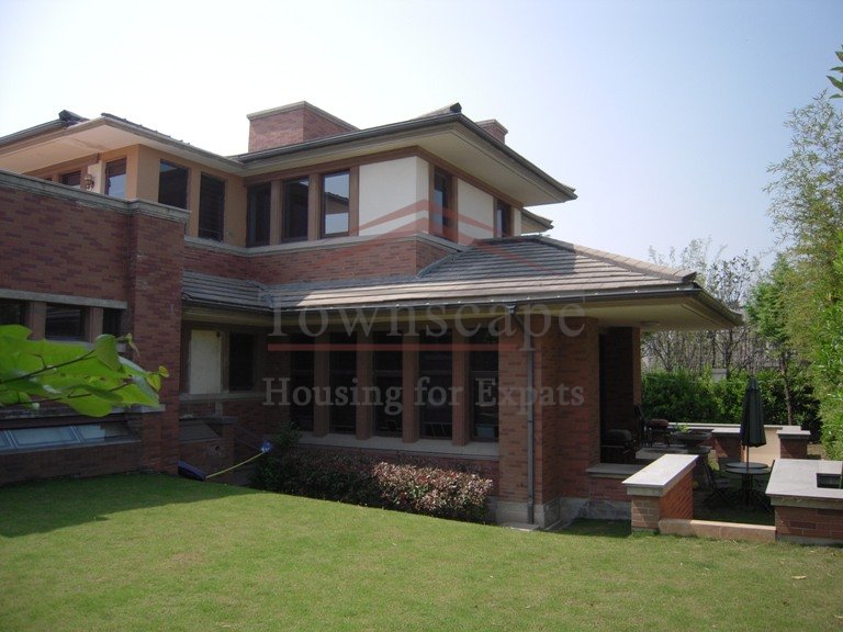 house with garden for rent in shanghai Beautifil 2 level villa with big garden for rent