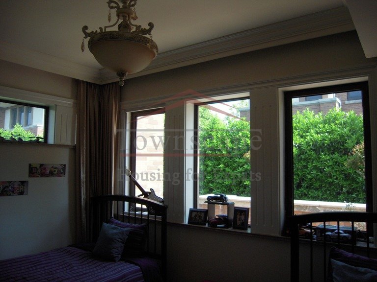 cosy and bright villa for rent in shanghai Beautifil 2 level villa with big garden for rent