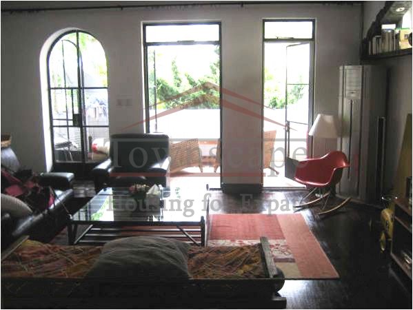 open space apartment in Jingan temple area for rent Old apartment with terrace in center of Jingan Temple area