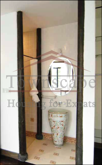 Jingan temple remodeled house for rent Old apartment with terrace in center of Jingan Temple area