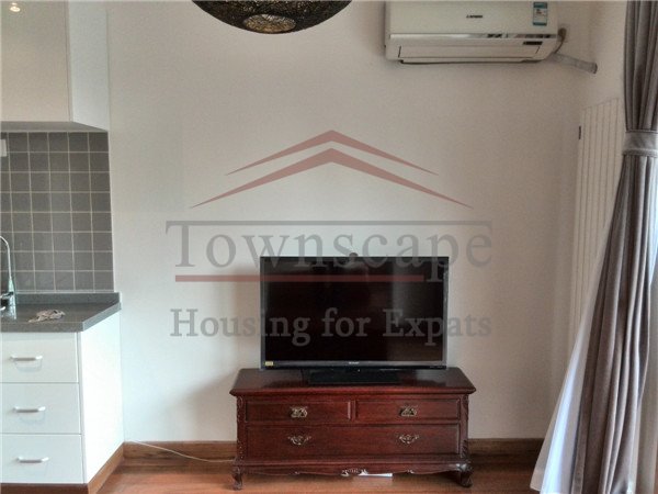 shanghai renting wall heated flat Renovated and partially furnished lane house with wall heating