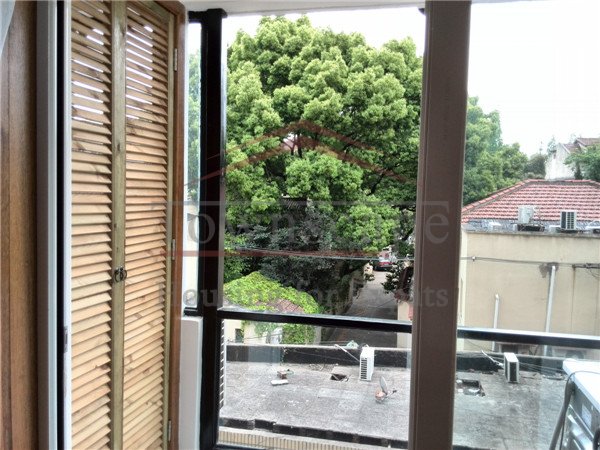 shangahi apartment with balcony for rent Renovated and partially furnished lane house with wall heating