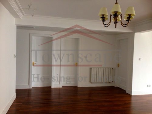 renting unfurnished apartment in shanghai Unfurnished apartment with floor heating for rent in the center of Shanghai