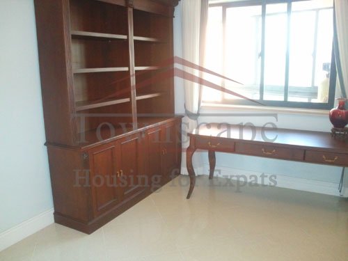 renting apartments near suzhou creek Big 3 BR territory apartment located on high floor