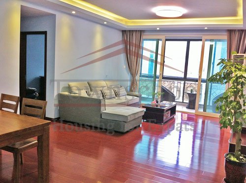 house rent in xintiandi Renovated apartment with balcony for rent in Xujiahui