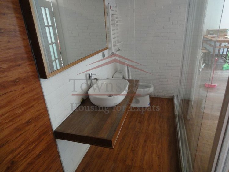 apartment rental shanghai Apartment with small terrace for rent on Wuxing road