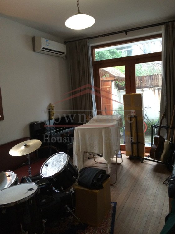 apartment with spacious terrace for rent shanghai Apartment with terrace and wall heating for rent near Middle huaihai road