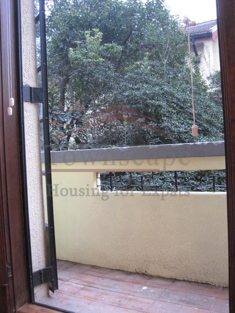 apartment for rent in ffc Old renovated apartment with balcony on Middle Huaihai road