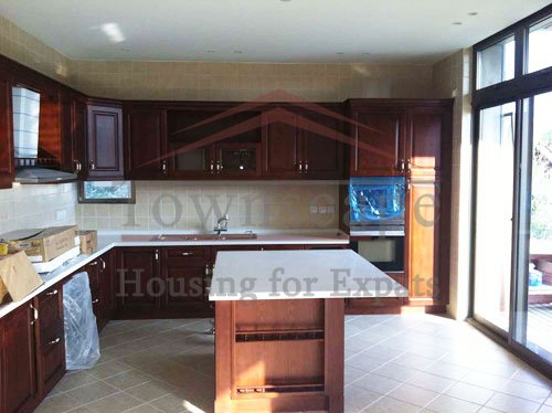 house for rent in pudong shanghai Unfurnished villa with big garden and floor heating for rent in Pudong