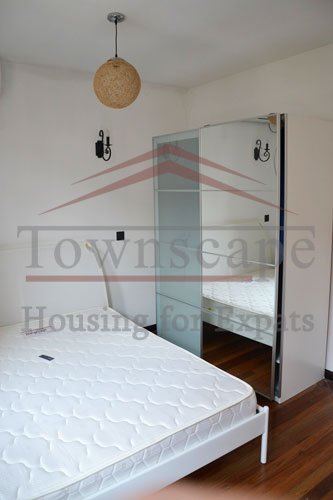 apartment rent on south shanxi road 2 level renovated apartment with terrace and wall heating for rent on Shanxi road