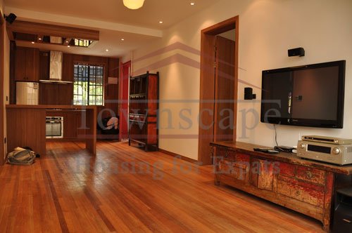 spacious, unfurnished apartment Renovated apartment with floor heating and balcony