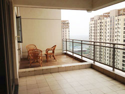 4 BR Unfurnished apartment with terrace and located on high f