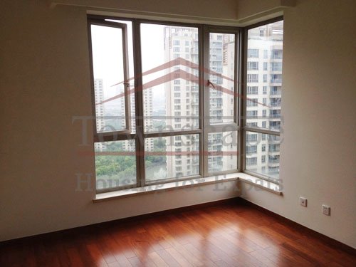 Yanlord town rent in Pudong 4 BR Unfurnished apartment with terrace and located on high floor in Yanlord Town