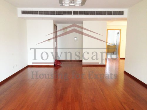 bright and spacious flats rentals in pudong 4 BR Unfurnished apartment with terrace and located on high floor in Yanlord Town