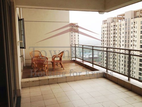 flats with terrace rentals in shanghai 4 BR Unfurnished apartment with terrace and located on high floor in Yanlord Town