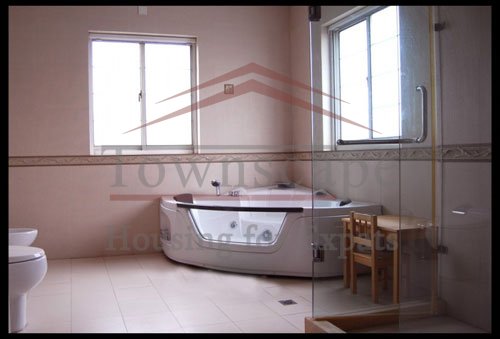 bright house for rent in shanghai 5 BR villa with nice garden for rent in Qingpu