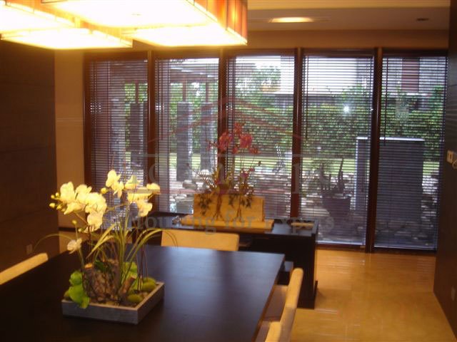 lakeside villa in minhang Luxurious 5 BR villa with beautiful garden