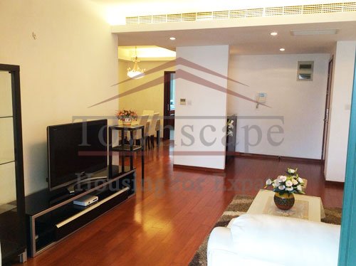 flat for rent in shanghai ner wusong river Apartment with big balcony for rent in Yanlord Riverside