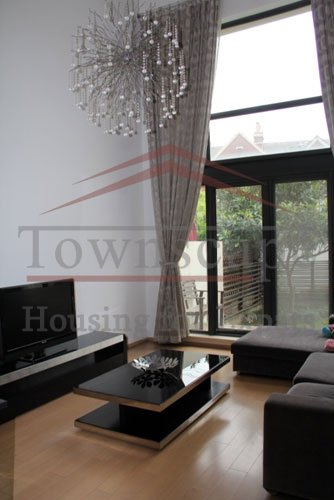 shanghai rent houses with spacius garden Villa with basement for rent in Westwood Green