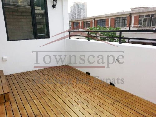 Nanjing west road rent apartment with terrace Unfurnished apartment with terrace and wall heating in the middle of Shanghai