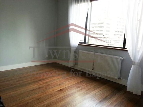 shanghai rentals old apartment with wall heating Unfurnished apartment with terrace and wall heating in the middle of Shanghai