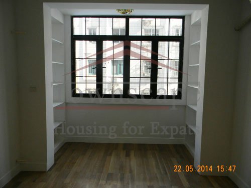 zhaojiabang rent apartment Wall heated renovated apartment with balcony in the middle of Shanghai