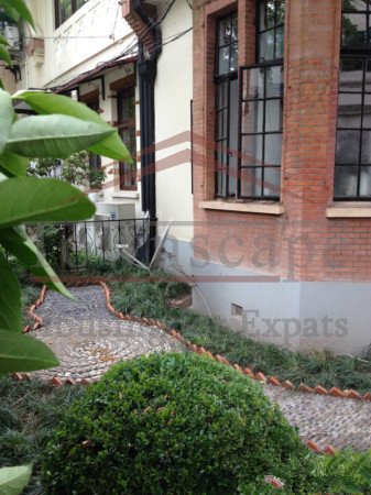flat renting with garden in shanghai Wall heated apartment with garden near Middle Huaihai road