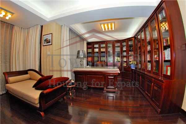 xujiahui apartments Spacious furnished apartment with polished wooden floorboards