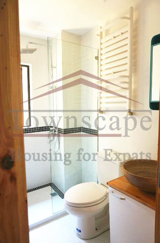 huaihai road old renovated apartment Two floor unfurnished apartment with wall heating for rent on Wukang road