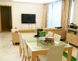 Bright and cozy apartment in Jingan Four Seasons for rent