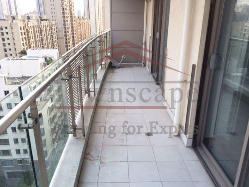 xintiandi renting apartment with balcony Bright apartment with nice view in Lakeville