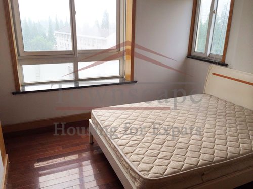 jiaotong remodeled flat rentals Big apartment for rent close to Jiaotong University