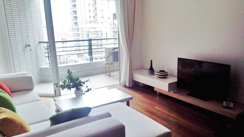 xujihui renting with balcony shanghai Renovated and bright apartment for rent in Xujiahui