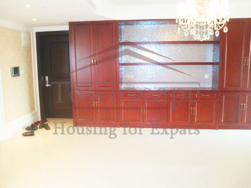 open space bright apartment for rent in pudong High floor and nice view apartment for rent near Suzhou river