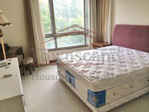 shanghai renting flats with balcony 4 BR bright and renovated apartment for rent in Lakeville
