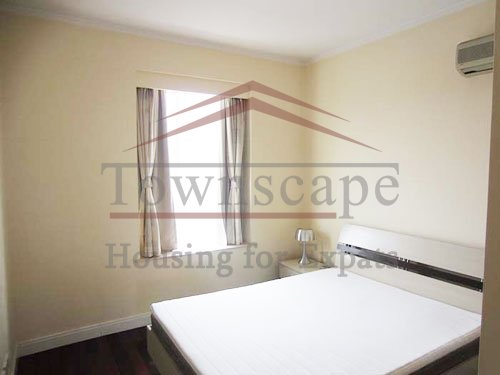 Jingan apartment renting with central a/c Bright apartment for rent in Jingan Temple area