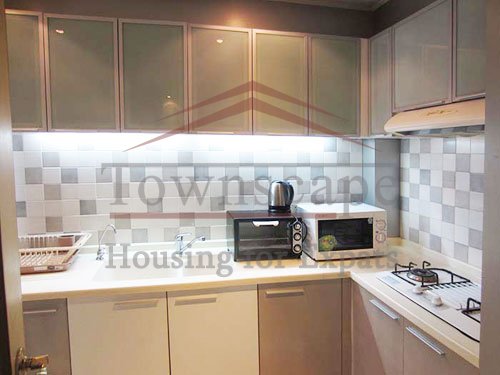 nanjing west road apartment rentals Bright apartment for rent in Jingan Temple area