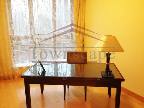 flat with study for rent near xintiandi Cosy and bright apartment for rent in Jingan Four Seasons