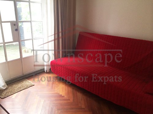 old apartment rent in shanghai near Yan`an road Renovated old apartment with small garden for rent