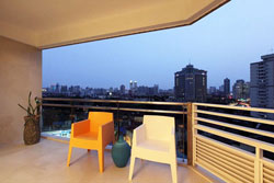 Luxury and bright apartment with balcony for rent in Central 