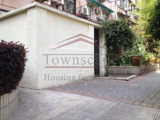 apartment rent in former french concession Old apartment with terrace for rent in the heart of Shanghai